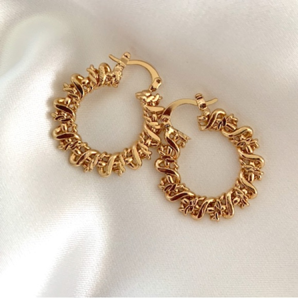 Valencia Earrings - Picture 2 of 2